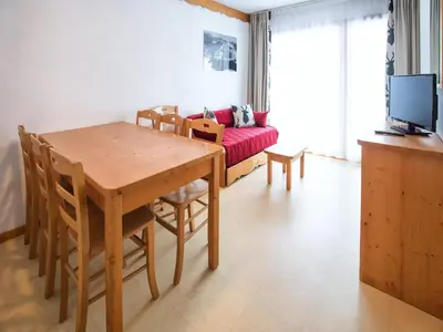 Télévision ou salle de divertissement dans l'établissement Apartment Termignon 50m from Ski Lift