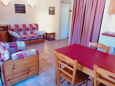 Coin salon dans l'établissement Apartment with parking near River