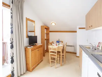 Cuisine ou kitchenette dans l'établissement Apartment 50 m from Gondola ride