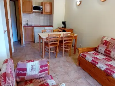 Cuisine ou kitchenette dans l'établissement Central apartment with mountain view
