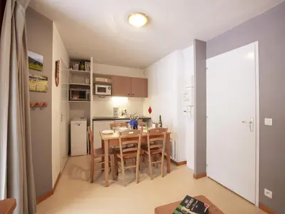 Cuisine ou kitchenette dans l'établissement Apartment with 2 rooms and terrace