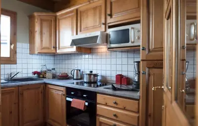 Cuisine ou kitchenette dans l'établissement lesetoilesdelaplagne chalet 16 au pied piste a belle plagne