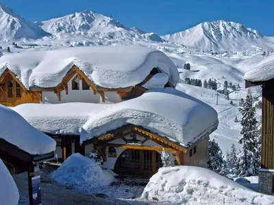 L'établissement lesetoilesdelaplagne chalet 16 au pied piste a belle plagne en hiver