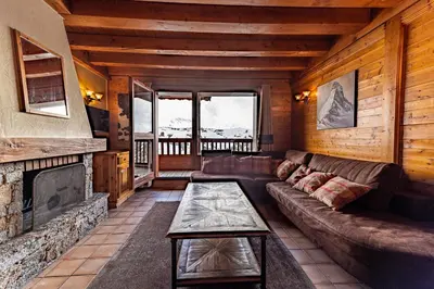 Coin salon dans l'établissement lesetoilesdelaplagne chalet 16 au pied piste a belle plagne