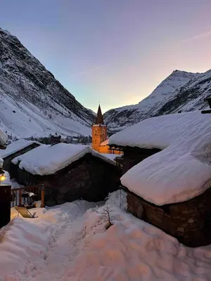 Vue générale sur la montagne ou vue sur la montagne depuis le chalet