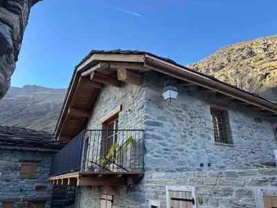 Vue générale sur la montagne ou vue sur la montagne depuis le chalet