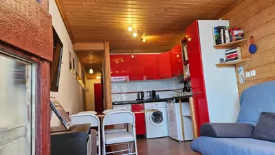 Cuisine ou kitchenette dans l'établissement Plein Sud, skis aux pieds, linge & ménage inclus---South-facing, SKI-IN-OUT, all included---Arc 2000, Le Varet