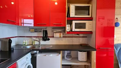 Cuisine ou kitchenette dans l'établissement Plein Sud, skis aux pieds, linge & ménage inclus---South-facing, SKI-IN-OUT, all included---Arc 2000, Le Varet