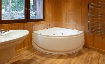 Salle de bains dans l'établissement Chalet Les Arolles- Catered Chalet -Half Board