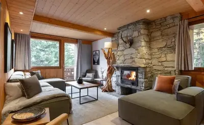Coin salon dans l'établissement Chalet Les Arolles- Catered Chalet -Half Board