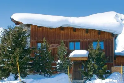L'établissement Chalet Les Arolles- Catered Chalet -Half Board en hiver
