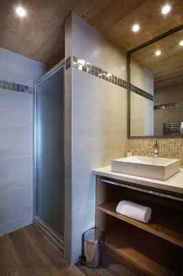 Salle de bains dans l'établissement Chalet des Neiges -La Source des Arcs