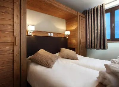 Un ou plusieurs lits dans un hébergement de l'établissement Chalet des Neiges -La Source des Arcs