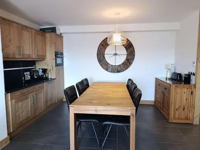 Cuisine ou kitchenette dans l'établissement Paradiski nouveau, calme et ensoleillé vallandry