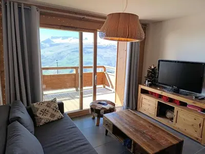 Télévision ou salle de divertissement dans l'établissement Paradiski nouveau, calme et ensoleillé vallandry