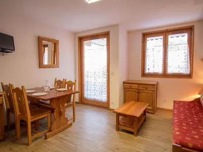 Télévision ou salle de divertissement dans l'établissement Appartement cosy avec terrasse à Aussois, 4 pers. - FR-1-508B-12