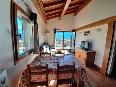 Télévision ou salle de divertissement dans l'établissement Appartement spacieux 6 pers, vue montagne, WIFI - FR-1-508B-7
