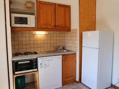 Cuisine ou kitchenette dans l'établissement Appartement calme à Aussois, proche navettes et activités - FR-1-508B-10