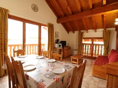 Coin salon dans l'établissement Appartement confortable pour 6 pers avec balcon à Aussois - FR-1-508B-3