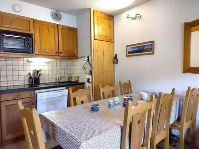 Cuisine ou kitchenette dans l'établissement Appartement Duplex 8 Pers, Calme, Près Navettes et Piscine - FR-1-508B-17
