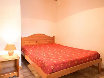 Un ou plusieurs lits dans un hébergement de l'établissement Appartement confortable avec parking, accueil 4 pers, près des navettes à Aussois - FR-1-508B-24