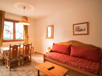 Coin salon dans l'établissement Appartement confortable avec parking, accueil 4 pers, près des navettes à Aussois - FR-1-508B-24