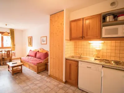 Cuisine ou kitchenette dans l'établissement Appartement confortable avec parking, accueil 4 pers, près des navettes à Aussois - FR-1-508B-24
