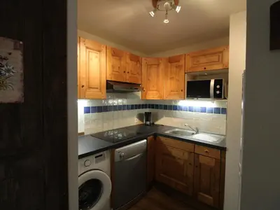 Cuisine ou kitchenette dans l'établissement Duplex moderne pour 6 pers avec belle vue montagne, balcon et WIFI - FR-1-508B-34