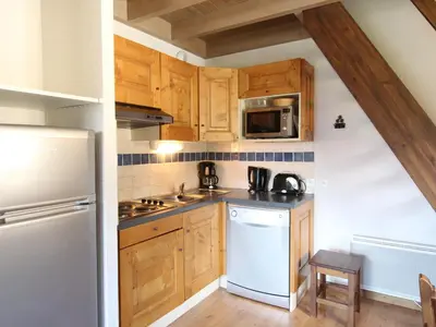 Cuisine ou kitchenette dans l'établissement Appartement spacieux 6 pers, vue montagne, Aussois - FR-1-508B-28