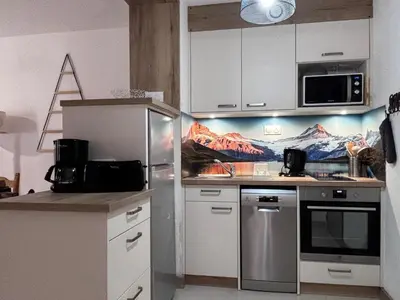 Cuisine ou kitchenette dans l'établissement Appartement calme proche navettes, proche piscine - FR-1-508B-50