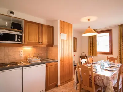 Cuisine ou kitchenette dans l'établissement Appartement 6 pers à Aussois avec parking - FR-1-508B-49