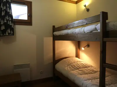 Un ou plusieurs lits dans un hébergement de l'établissement Appartement pour 6 avec balcon et vue montagne, WIFI - FR-1-508B-35