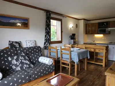 Cuisine ou kitchenette dans l'établissement Appartement pour 6 avec balcon et vue montagne, WIFI - FR-1-508B-35