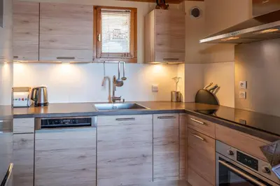 Cuisine ou kitchenette dans l'établissement Le Placement - 6-kamer chalet | 10/11 personen ***
