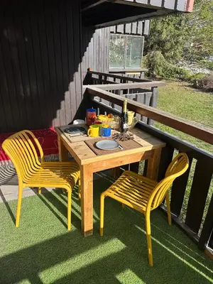 Plan de l'établissement Le Nid Douillé du Crêt, parking et terrasse