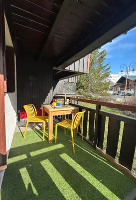 Plan de l'établissement Le Nid Douillé du Crêt, parking et terrasse