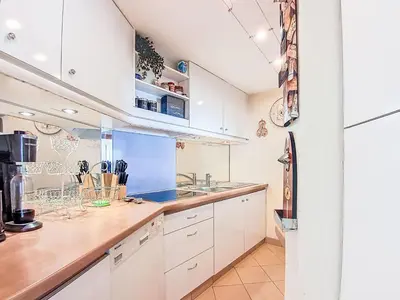 Cuisine ou kitchenette dans l'établissement Apartment Palafour - Le Lac-7 by Interhome