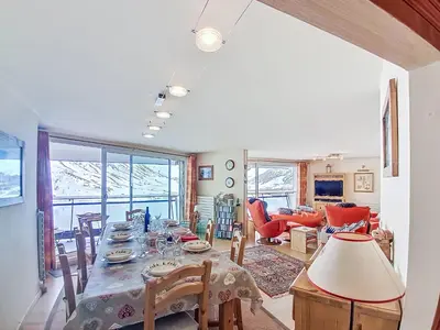 Coin salon dans l'établissement Apartment Palafour - Le Lac-7 by Interhome
