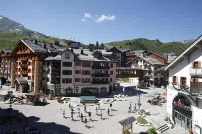 Vue générale sur la montagne ou vue sur la montagne depuis l'appartement
