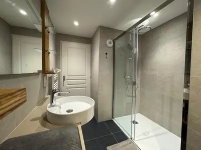 Salle de bains dans l'établissement SAINT FE 701C Charmant appartement 6per Sainte Foy Tarentaise