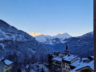 Vue générale sur la montagne ou vue sur la montagne depuis l'appartement