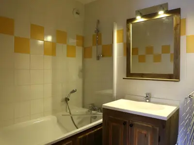 Salle de bains dans l'établissement Appartement spacieux 6 pers, balcon, WIFI - FR-1-508B-22