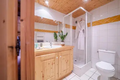 Salle de bains dans l'établissement Le Saint Bernard