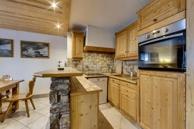 Cuisine ou kitchenette dans l'établissement Chalet La Mourra