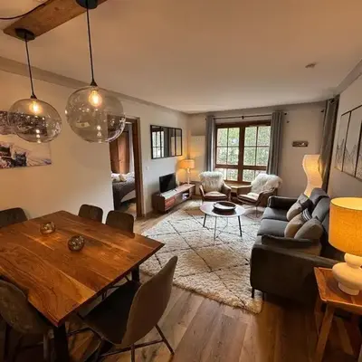 Beautifully renovated 2 bed apartment - Auberge Jerome Arc 1950 - sleeps 4