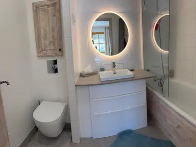 Salle de bains dans l'établissement Arc 1950 - Appartement cosy 4 pers, wifi, skis aux pieds - FR-1-686-47