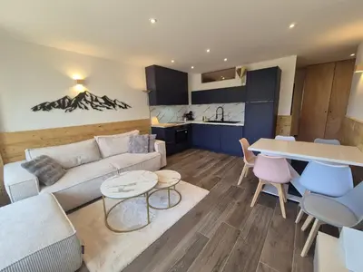 Cuisine ou kitchenette dans l'établissement Tignes - 2 pièces rénové 42m², 4 pers, pied des pistes, balcon sud, WiFi - FR-1-502-598