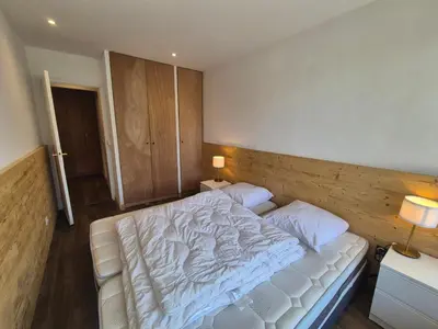 Un ou plusieurs lits dans un hébergement de l'établissement Tignes - 2 pièces rénové 42m², 4 pers, pied des pistes, balcon sud, WiFi - FR-1-502-598