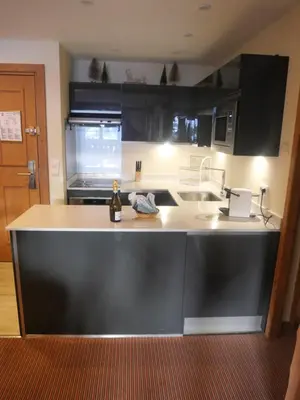 Cuisine ou kitchenette dans l'établissement Stunning 3 bed duplex in the heart of Arc 1950 village - 601 Auberge Jerome - sleeps 8