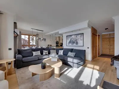 Coin salon dans l'établissement Arc 1950 - Apt spacieux pour 10 pers, 4 chambres, accès skis aux pieds - FR-1-686-46